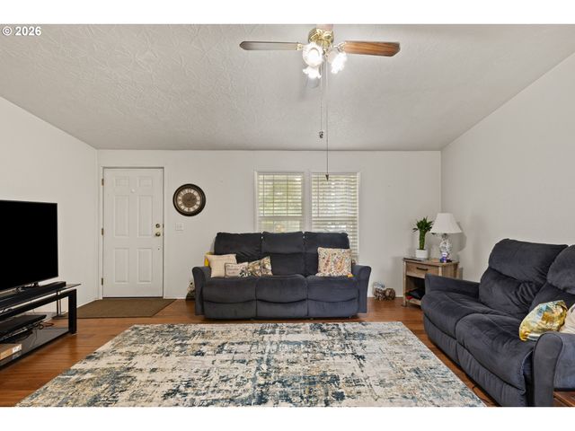 600 DONRUSS Dr, Roseburg, OR 97471