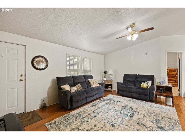 600 DONRUSS Dr, Roseburg, OR 97471