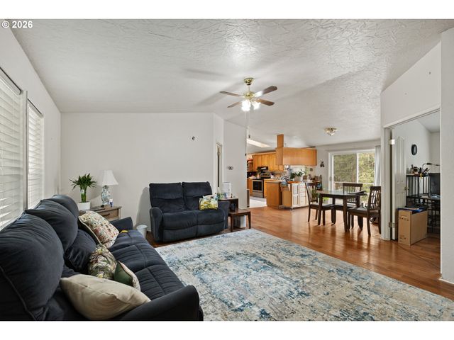 600 DONRUSS Dr, Roseburg, OR 97471