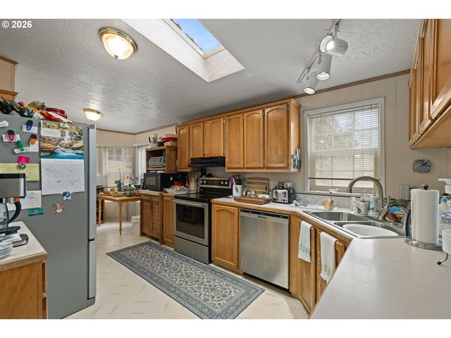 600 DONRUSS Dr, Roseburg, OR 97471