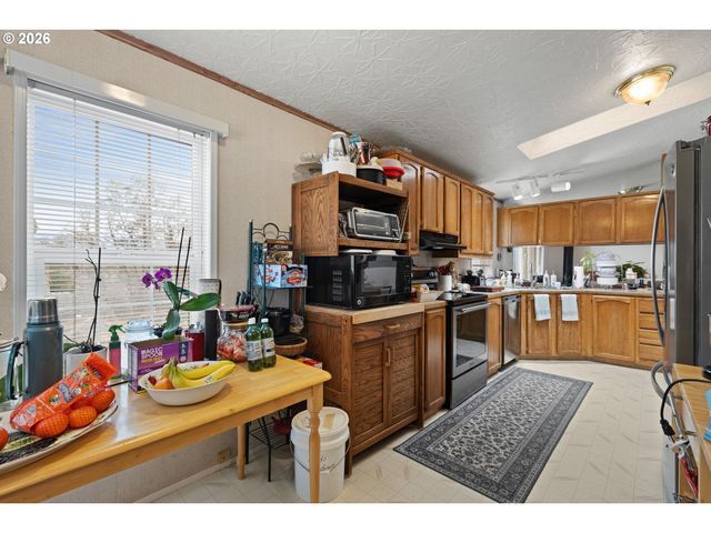 600 DONRUSS Dr, Roseburg, OR 97471