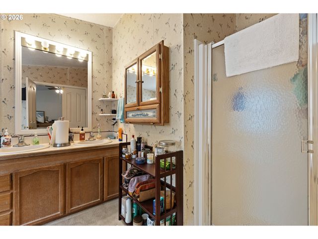 600 DONRUSS Dr, Roseburg, OR 97471