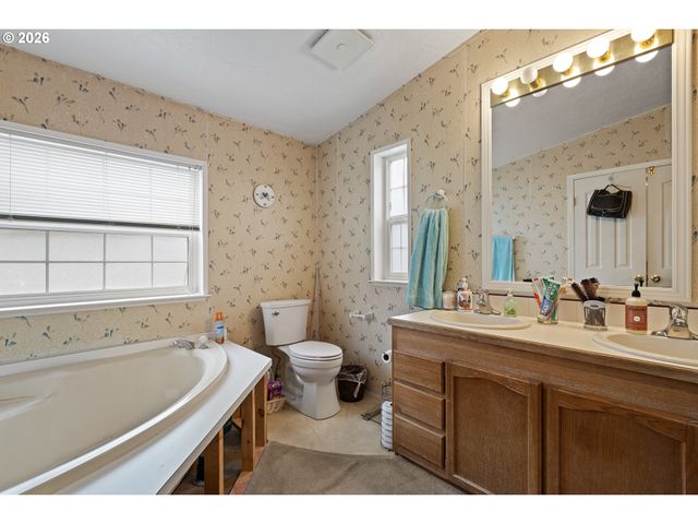 600 DONRUSS Dr, Roseburg, OR 97471