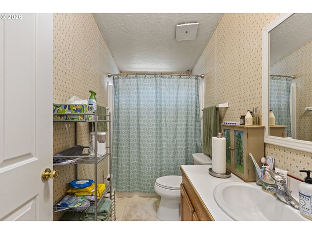 600 DONRUSS Dr, Roseburg, OR 97471