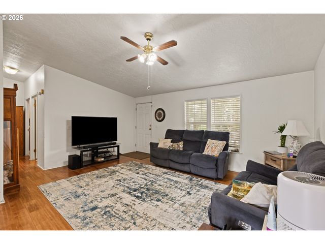 600 DONRUSS Dr, Roseburg, OR 97471