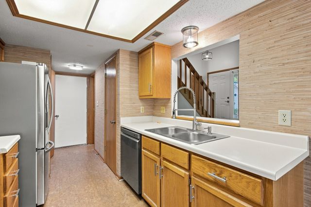 5002 Camelot Dr Apt A, Columbia, TN 38401
