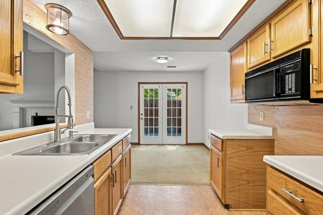 5002 Camelot Dr Apt A, Columbia, TN 38401