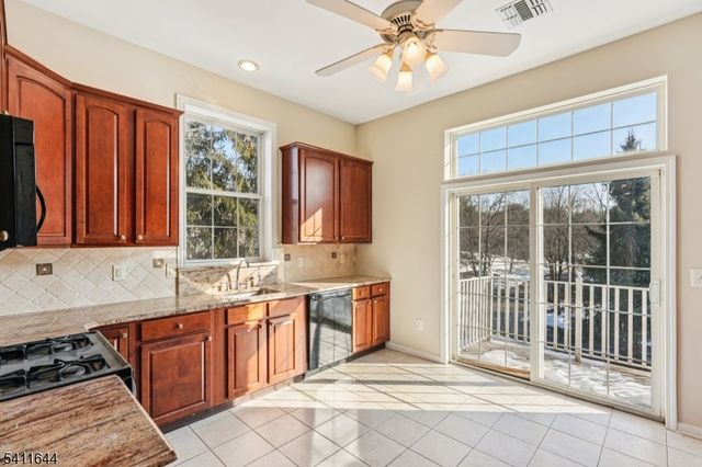 516 Four Seasons Dr, Wayne Twp., NJ 07470