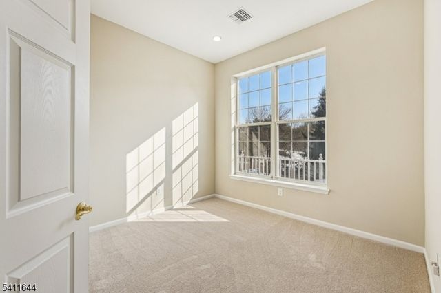 516 Four Seasons Dr, Wayne Twp., NJ 07470