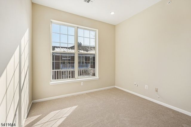 516 Four Seasons Dr, Wayne Twp., NJ 07470