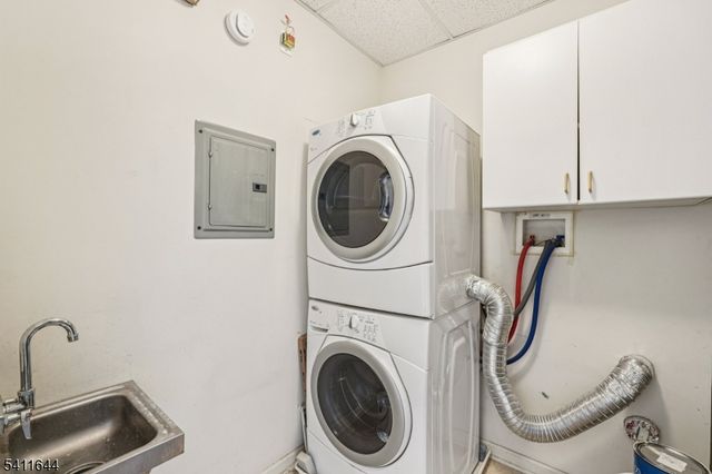 516 Four Seasons Dr, Wayne Twp., NJ 07470