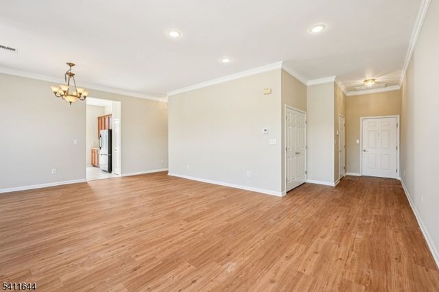 516 Four Seasons Dr, Wayne Twp., NJ 07470