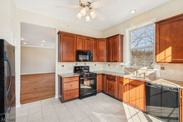 516 Four Seasons Dr, Wayne Twp., NJ 07470