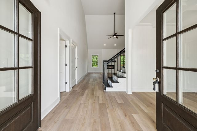 1075 Linder Ridge Rd, Woodlawn, TN 37191