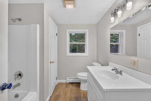 49 Ledgeview Drive, Rochester, NH 03839