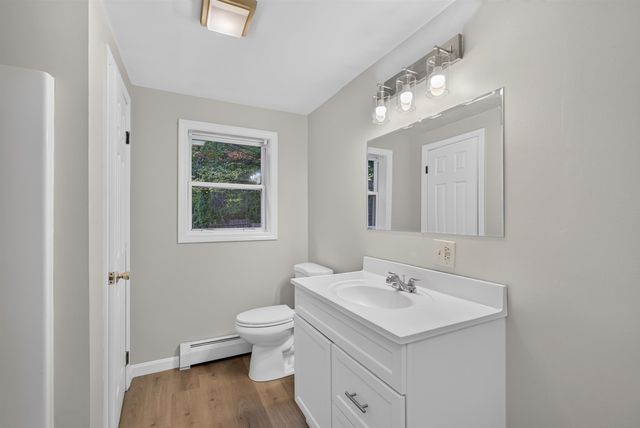 49 Ledgeview Drive, Rochester, NH 03839