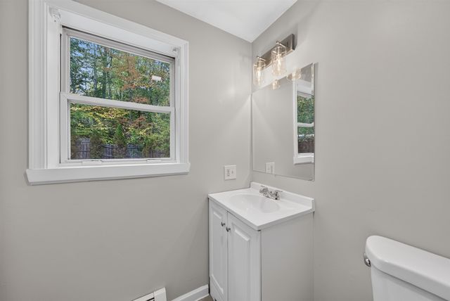 49 Ledgeview Drive, Rochester, NH 03839