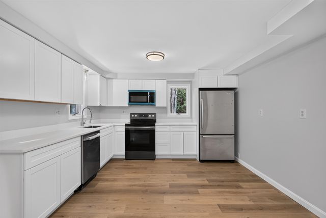 49 Ledgeview Drive, Rochester, NH 03839