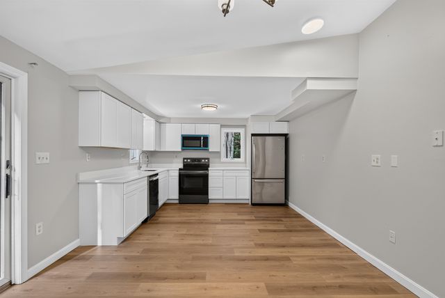 49 Ledgeview Drive, Rochester, NH 03839
