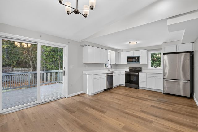 49 Ledgeview Drive, Rochester, NH 03839