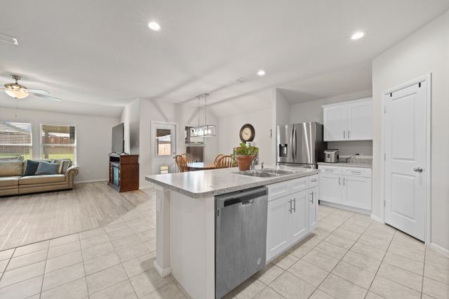 806 Peighton Court, Cleburne, TX 76033