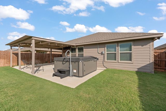 806 Peighton Court, Cleburne, TX 76033