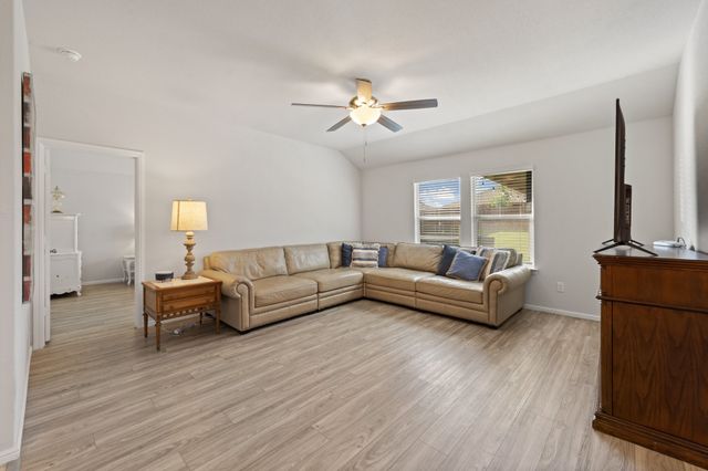 806 Peighton Court, Cleburne, TX 76033