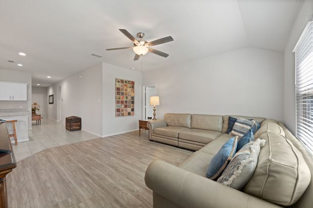 806 Peighton Court, Cleburne, TX 76033