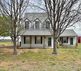 713 Whispering Water Drive, Fort Cobb, OK 73038