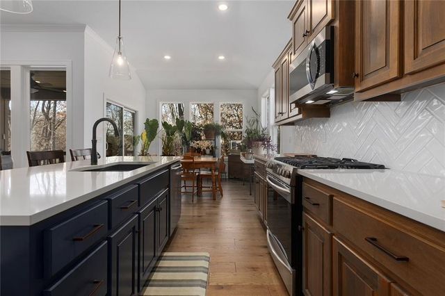 6615 NW 107th Court, Kansas City, MO 64154