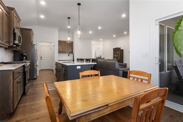 6615 NW 107th Court, Kansas City, MO 64154