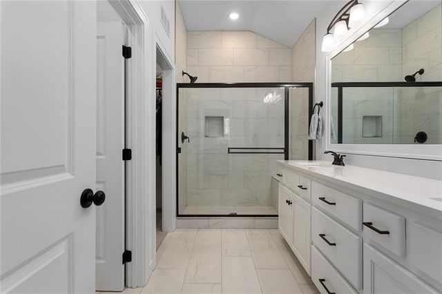 6615 NW 107th Court, Kansas City, MO 64154