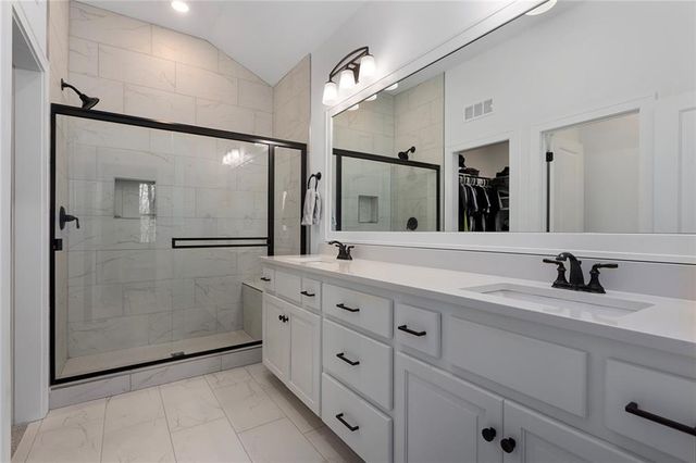 6615 NW 107th Court, Kansas City, MO 64154