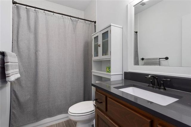 6615 NW 107th Court, Kansas City, MO 64154