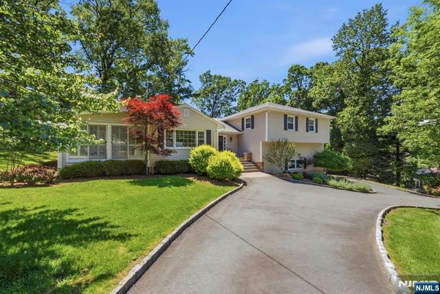12 Wildwood Drive, North Caldwell, NJ 07006