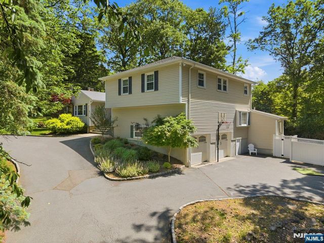 12 Wildwood Drive, North Caldwell, NJ 07006