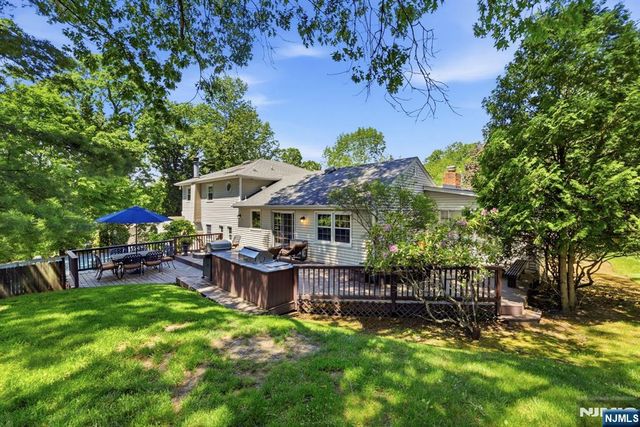 12 Wildwood Drive, North Caldwell, NJ 07006