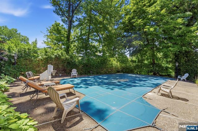 12 Wildwood Drive, North Caldwell, NJ 07006