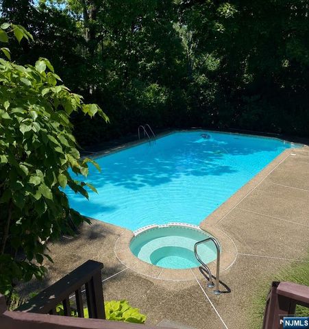 12 Wildwood Drive, North Caldwell, NJ 07006
