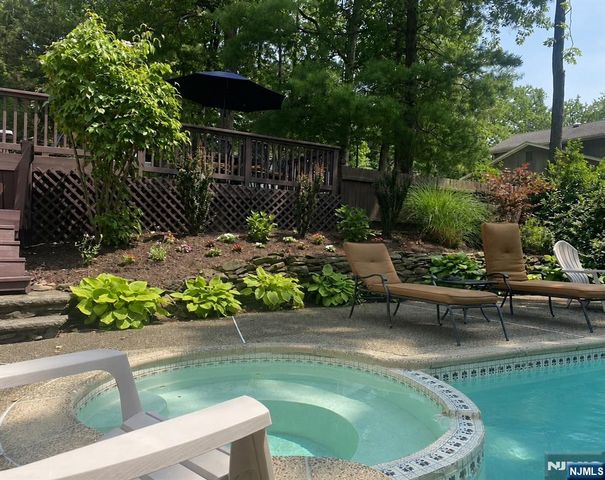 12 Wildwood Drive, North Caldwell, NJ 07006