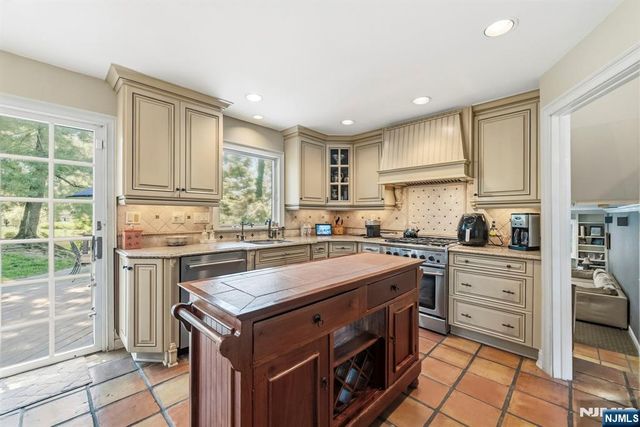 12 Wildwood Drive, North Caldwell, NJ 07006