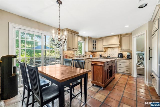 12 Wildwood Drive, North Caldwell, NJ 07006