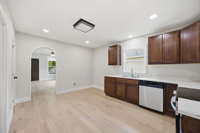 806 Indian Avenue, Rossville, GA 30741