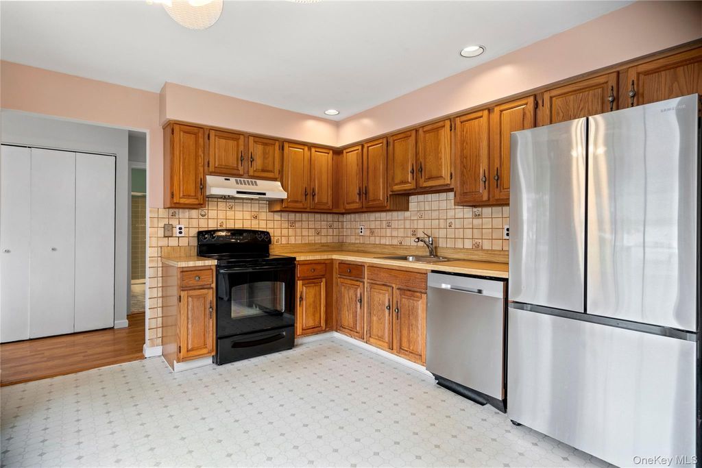 17 Revere Drive, Sayville, NY 11782 — photo 2