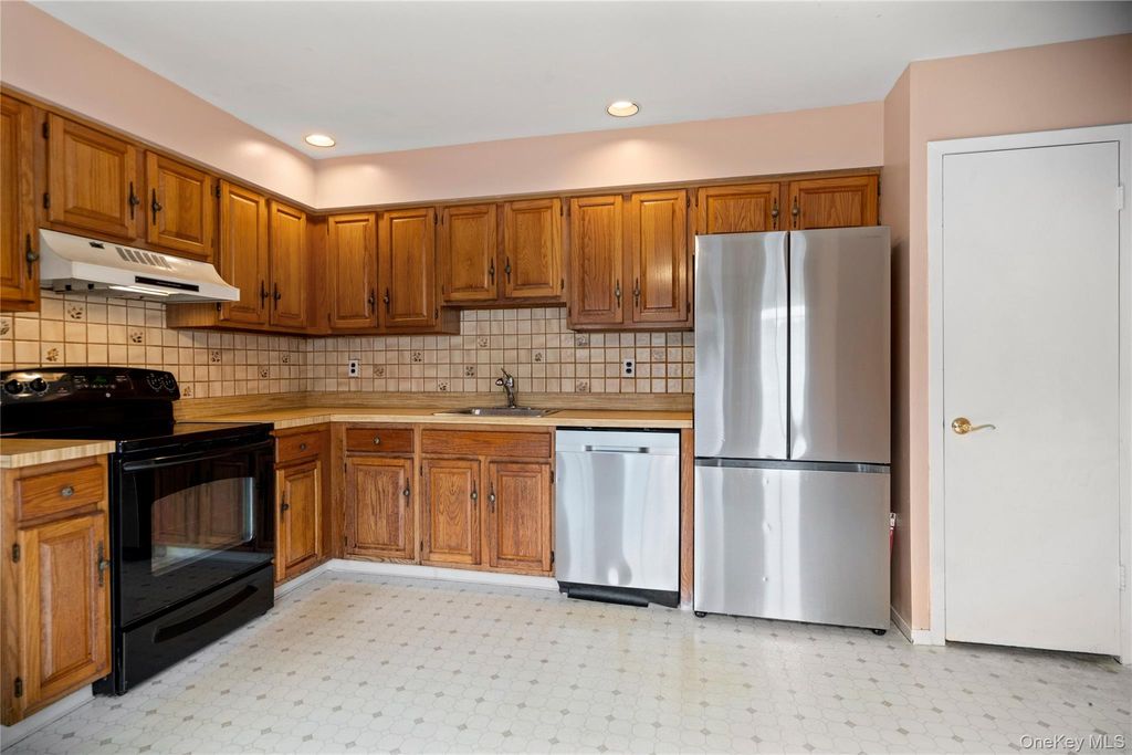 17 Revere Drive, Sayville, NY 11782 — photo 3