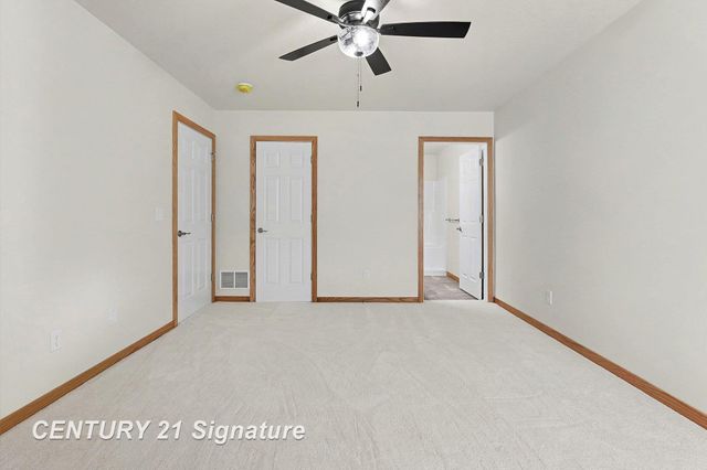 8483 N River Rock Drive, Freeland, MI 48623