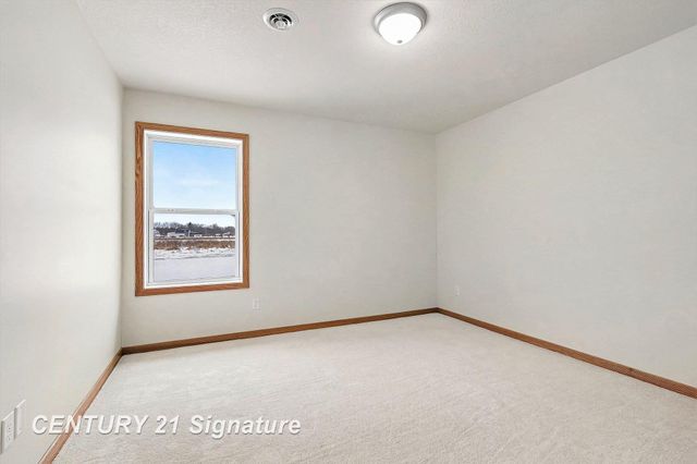 8483 N River Rock Drive, Freeland, MI 48623