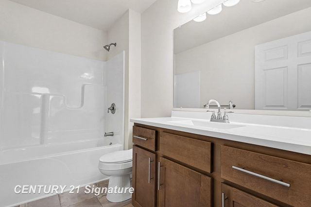 8483 N River Rock Drive, Freeland, MI 48623