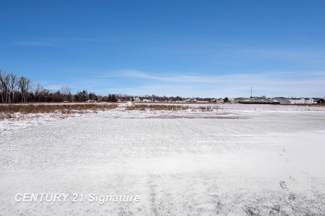 8483 N River Rock Drive, Freeland, MI 48623