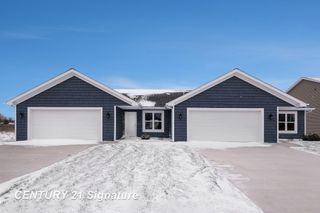 8483 N River Rock Drive, Freeland, MI 48623